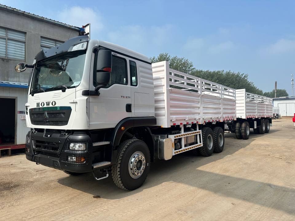 Derun Vehicle Company는 5 개의 Howo TX 트럭을 우간다에 배달했습니다.