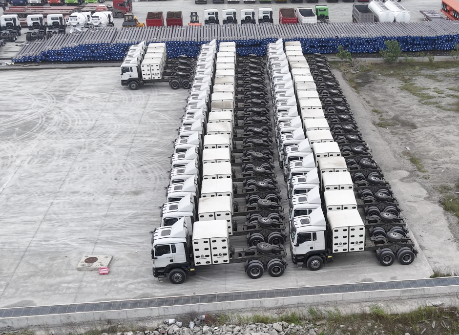 일관된 배송 서비스로 더욱 인정을 받았습니다! 40대의 Sinotruk TX 6x4 CNG 트랙터 트럭이 나이지리아로 성공적으로 배송되었습니다.