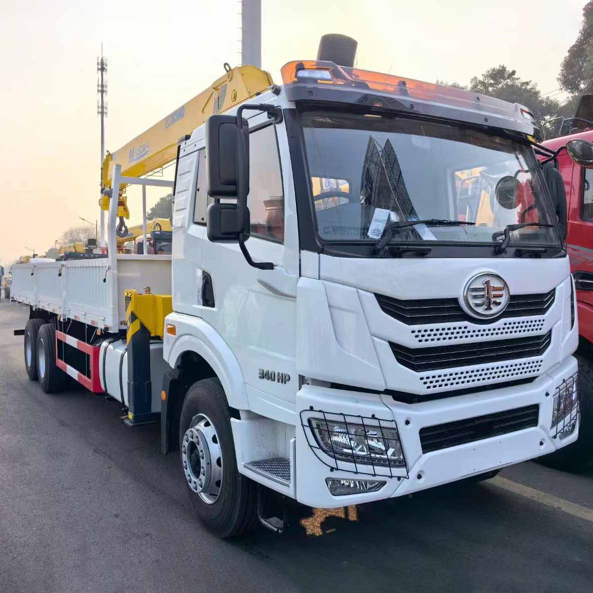 FAW J6P 6X4 350PS 크레인 트럭