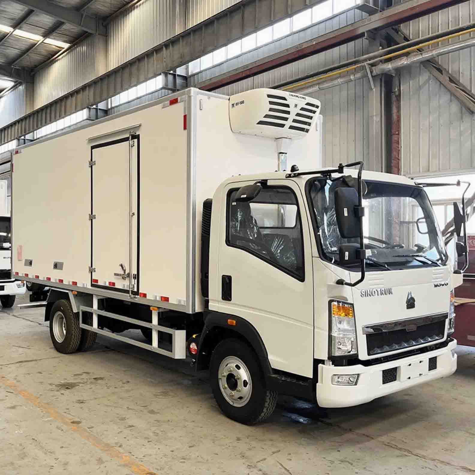 Sinotruk Howo 냉장 4x2 밴 트럭